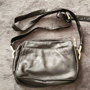 WOMEN'S VINTAGE BLACK LEATHER PERLINA HANDBAG